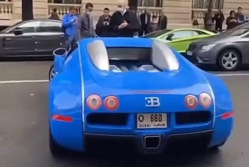 Видео: Bugatti Veyron врезается в Lamborghini Aventador