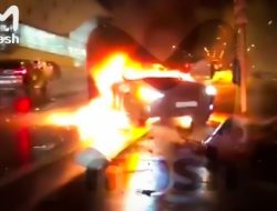 Видео: самая мощная Tesla Model S Plaid сгорела дотла после аварии в Москве