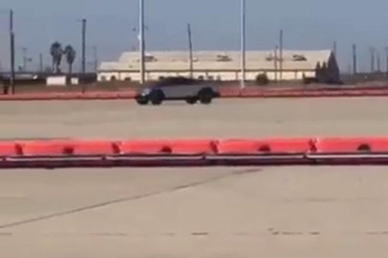Видео: Tesla проводит испытания обновлённого Cybertruck с классическими зеркалами заднего вида