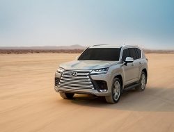 VIP-зал на колесах: первое знакомство с новым Lexus LX в России