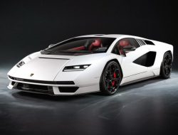 Возрожденный Lamborghini Countach пытаются перепродать за тройную цену