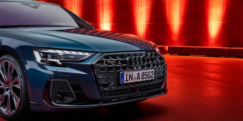 
            Audi обновила флагманский седан A8
        
