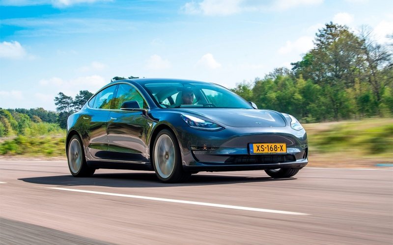 
            Tesla начнет экономить на доставке автомобилей. Что это значит?
        