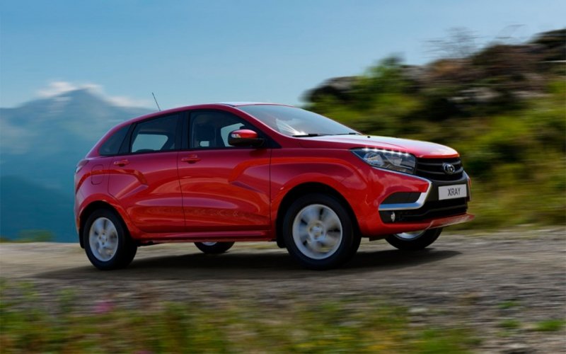 
            Топ-5 самых дешевых машин в России с «автоматом». Список и цены
        