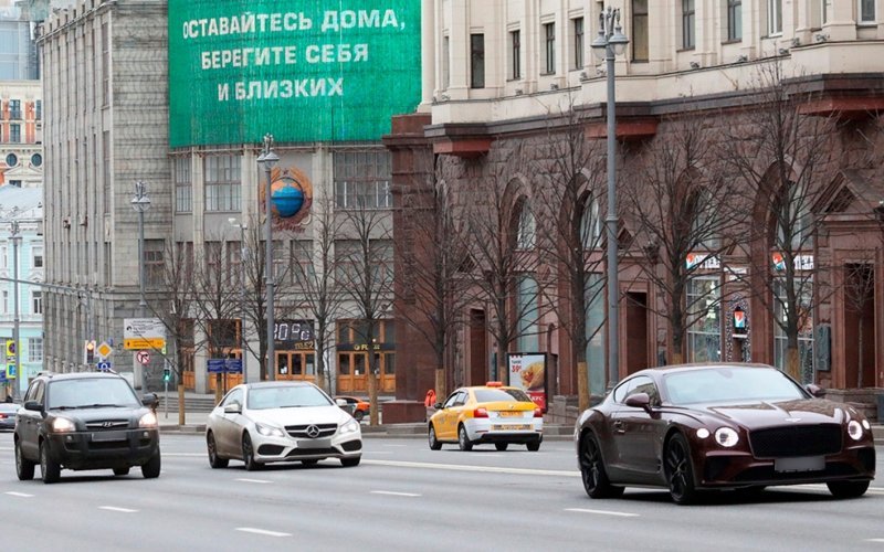 
            Сервисы, АЗС, страховые, автосалоны: где потребуют QR-коды, а где – нет
        