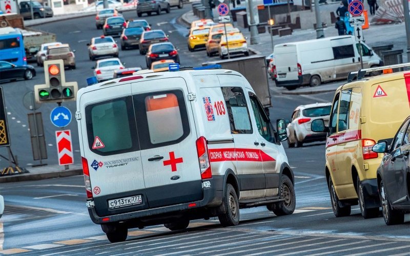
            «Средние пальцы вижу регулярно». Водители «скорых» — об автомобилистах
        