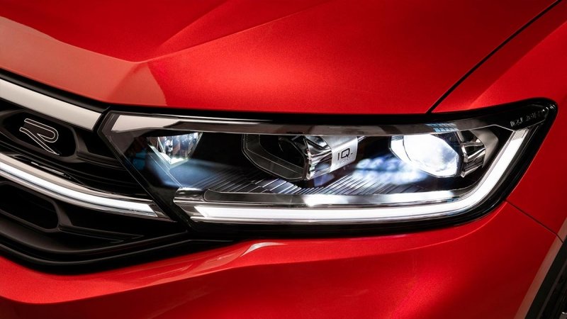 
            Volkswagen обновил кроссовер и кабриолет T-Roc
        