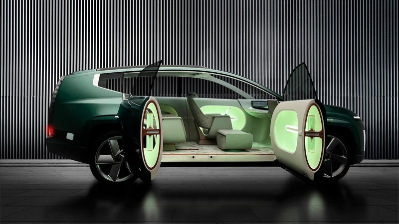 
            Hyundai показал большой кроссовер Seven с джойстиком вместо руля
        