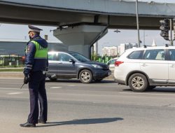 ГИБДД напомнила водителям о штрафе 30 тысяч рублей. Кому он грозит