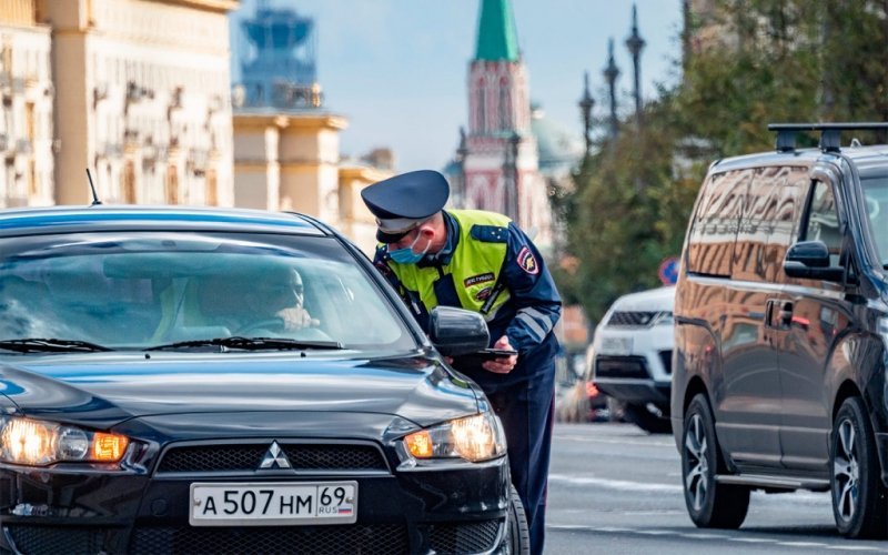 
            Тонировка с двойными стеклами: новая хитрость, за которую жестко накажут
        