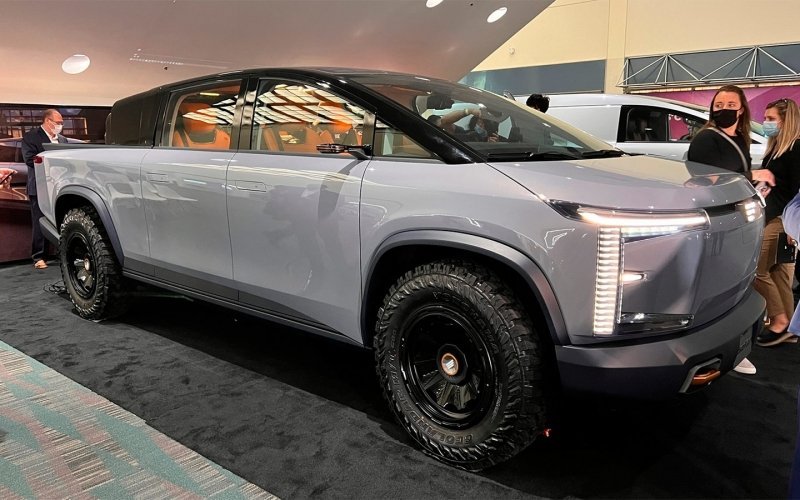 
            В Канаде разработали пикап на солнечных батареях в стиле Tesla Cybertruck
        