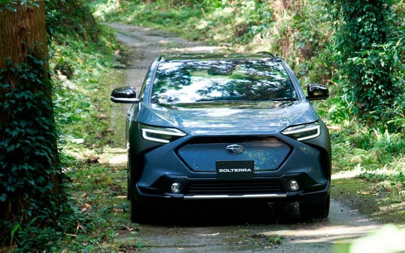 
            Subaru представила новый кроссовер Solterra
        