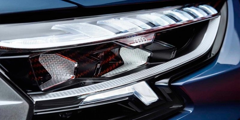 
            Audi обновила флагманский седан A8
        