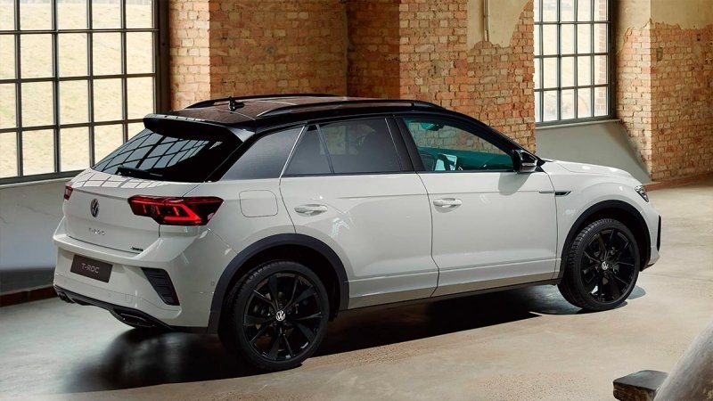 
            Volkswagen обновил кроссовер и кабриолет T-Roc
        