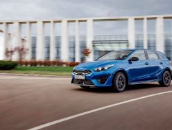 Ставки на «спорт». Тест-драйв Kia Ceed 2022