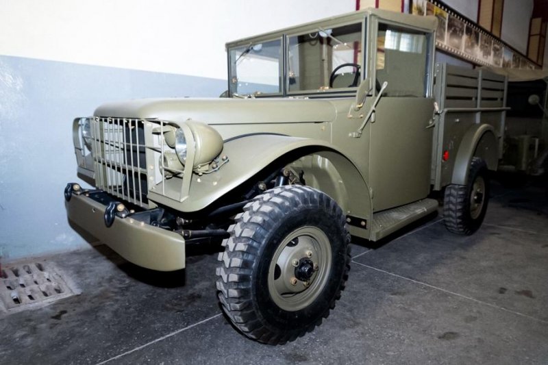 76-летний пикап Dodge продают в России по цене Toyota Land Cruiser 300