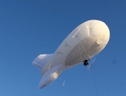 ГИБДД штрафует водителей с помощью аэростата. Подробности