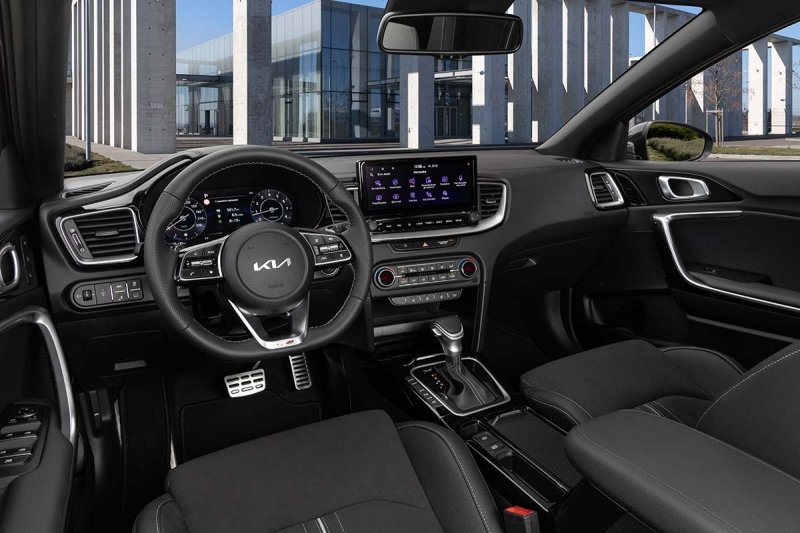 
            Kia объявила рублевые цены на обновленный Ceed
        