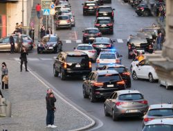 Президентский выбор: какие автомобили входили в огромный кортеж Байдена