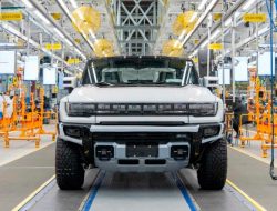 «Это чертовски крутой автомобиль!» Байден протестировал новый Hummer