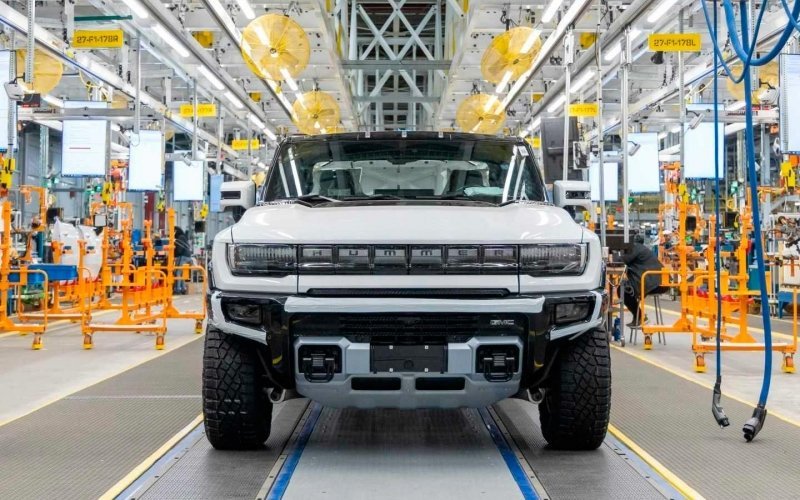 
            «Это чертовски крутой автомобиль!» Байден протестировал новый Hummer
        