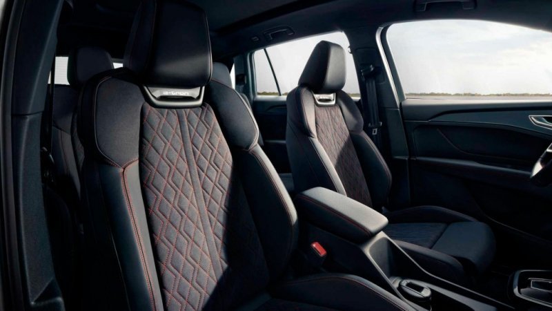 
            Audi выпустила семиместный кроссовер Q5 e-tron
        