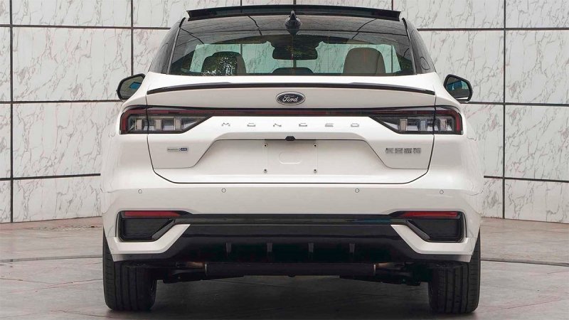 
            Ford Mondeo стал кросс-седаном после смены поколения
        