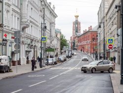 На улицах в центре Москвы максимальную скорость машин ограничили 30 км/ч