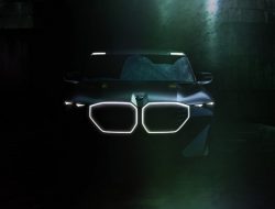 Светящиеся «ноздри» и 750 сил: первое фото предвестника BMW X8