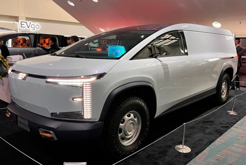 
            В Канаде разработали пикап на солнечных батареях в стиле Tesla Cybertruck
        