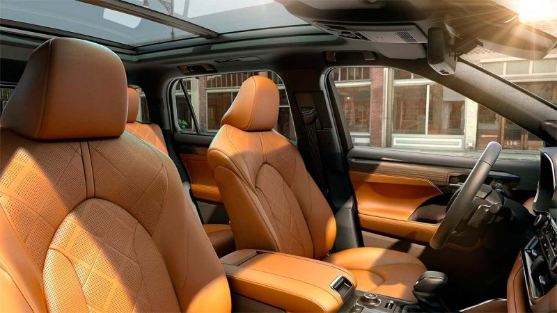 
            Toyota начала российские продажи модернизированного Highlander
        