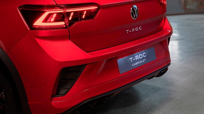 
            Volkswagen обновил кроссовер и кабриолет T-Roc
        