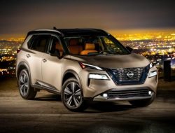 Американский Nissan X-Trail стал мощнее и экономичнее
