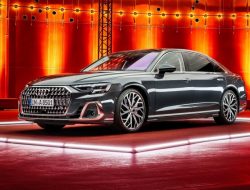 Audi представила рестайлинговый A8 с «умными» фарами из 1,3 миллиона зеркал