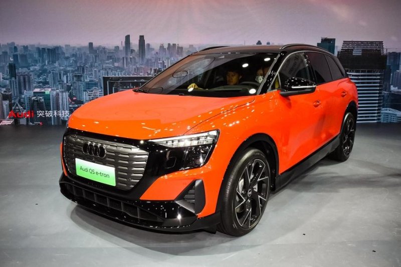 Audi представила удлиненный Q4 e-tron, который назвали Q5 e-tron
