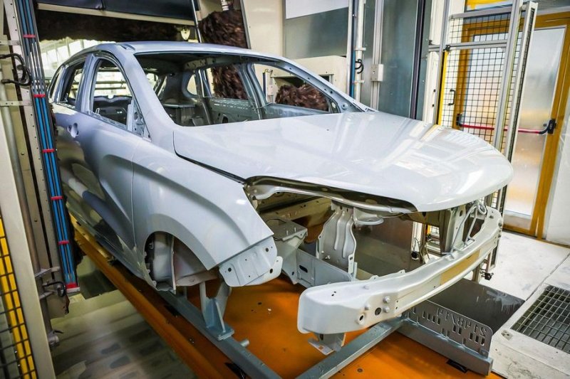 АвтоВАЗ приостановит выпуск всех автомобилей на тольяттинском заводе