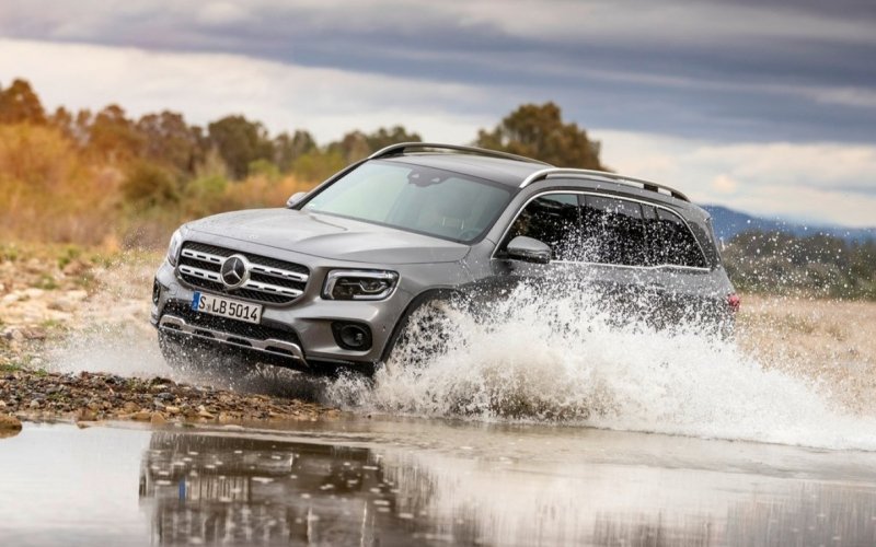 
            Кроссоверы Mercedes GLB отзовут в России из-за протекающего кузова
        