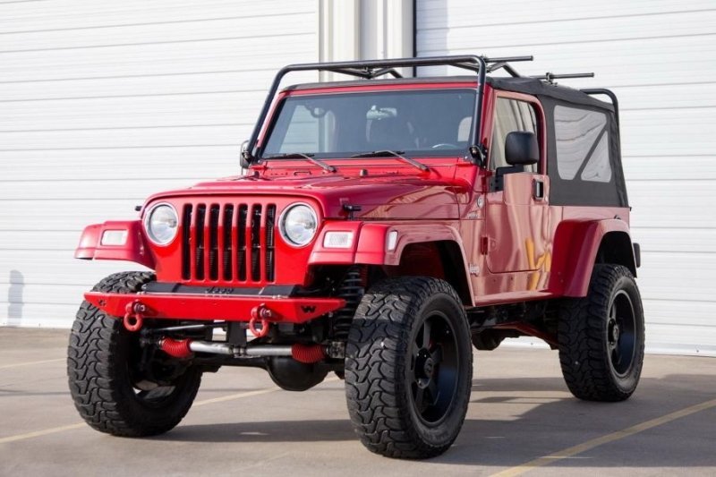 Безумный Jeep Wrangler с мотором V10 от Viper продали на аукционе