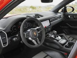 Больше, чем Cayenne: Porsche выпустит совершенно новый кроссовер