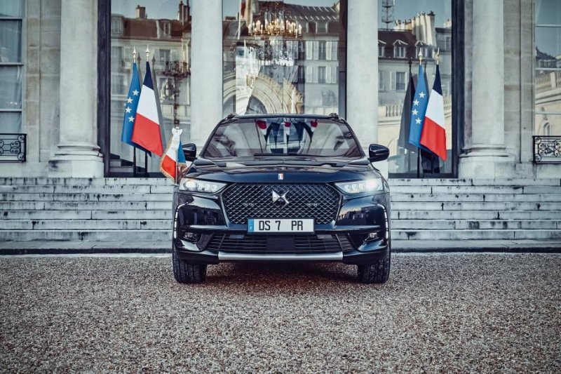 Броня и «капитанские» кресла: представлен новый DS7 Crossback для президента Франции