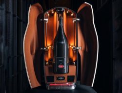 Bugatti выпустила штучное шампанское с охлаждаемым футляром