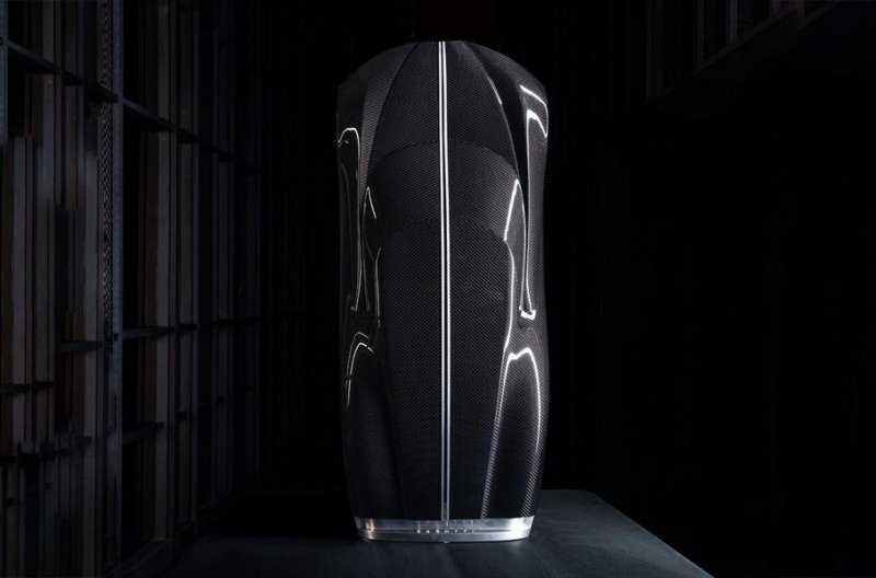 Bugatti выпустила штучное шампанское с охлаждаемым футляром