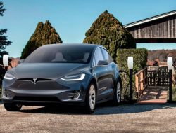 Сотни электромобилей Tesla отказались ехать из-за сбоя