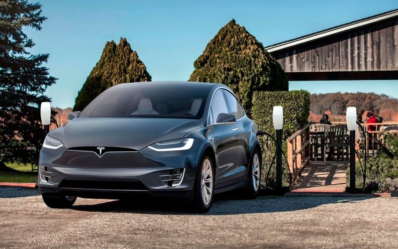 
            Сотни электромобилей Tesla отказались ехать из-за сбоя
        