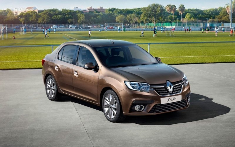 
            Топ-5 самых дешевых машин в России с «автоматом». Список и цены
        