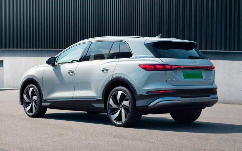
            Audi выпустила семиместный кроссовер Q5 e-tron
        