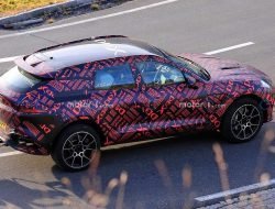 Для британского Aston Martin DBX готовят немецкий мотор