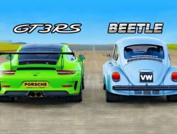Дрэг-гонка: Porsche 911 GT3 RS против VW Beetle с мотором Tesla