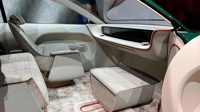 
            Hyundai показал большой кроссовер Seven с джойстиком вместо руля
        