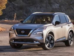 Новый Nissan X-Trail получил трехцилиндровый 204-сильный турбомотор